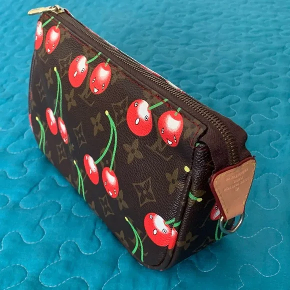 Louis Vuitton -Rare to Find Limited Edition Takashi Murakami Cerises Pochette - Picture 8 of 16